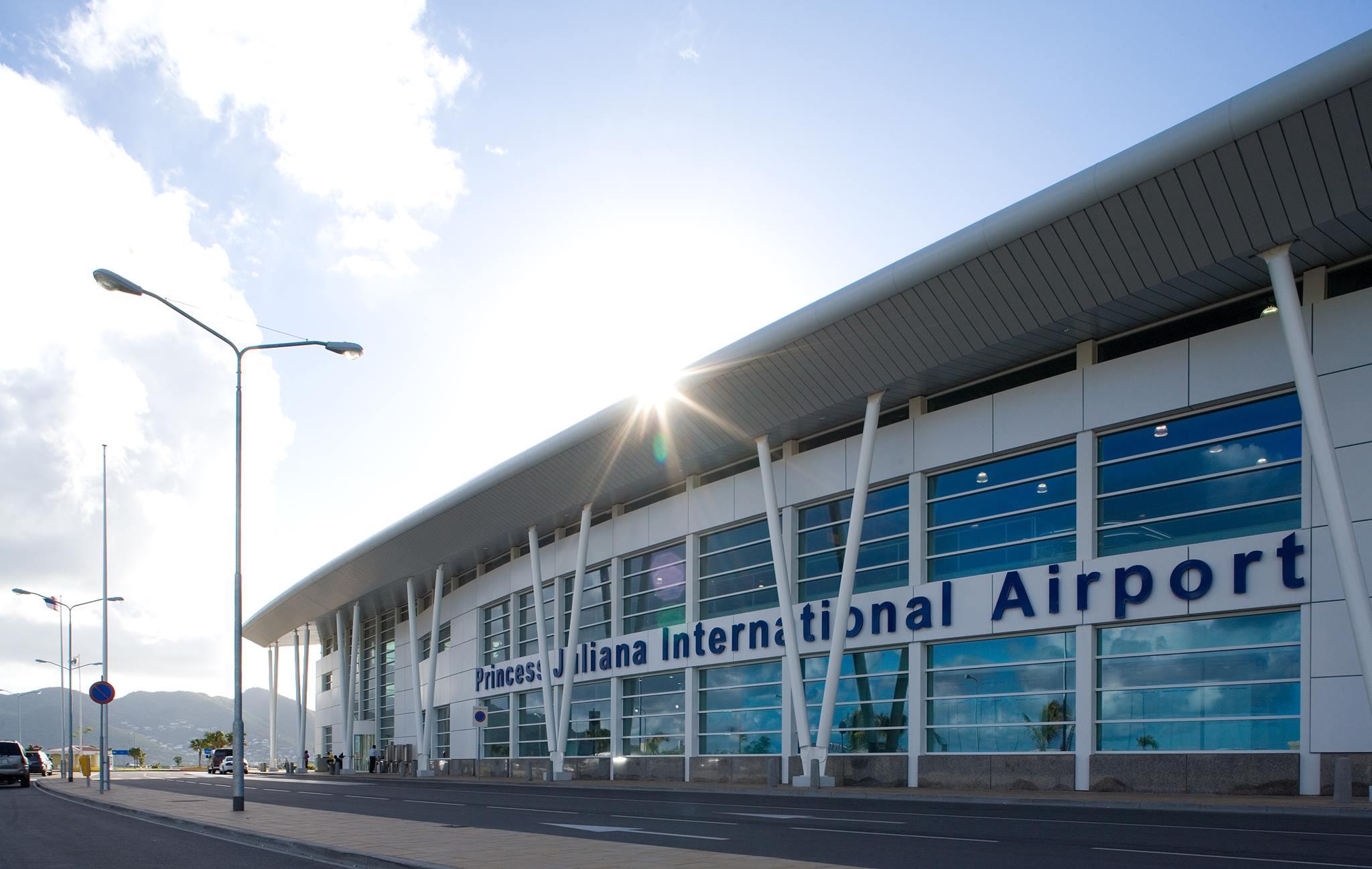 Juliana St Maarten airport car rental in st maarten 